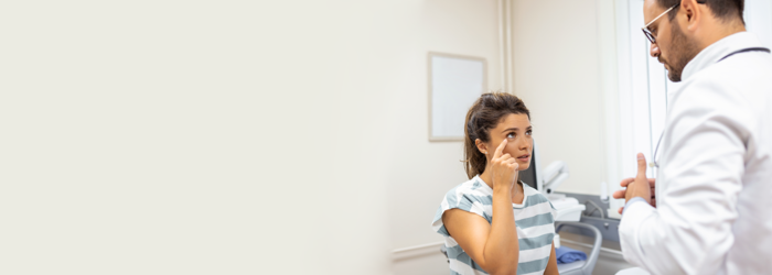 Patient discussing SMILE LASIK recovery experience and post-surgery symptoms during a follow-up appointment. Consultation about SMILE LASIK eye surgery cost, treatment suitability and available care options.
